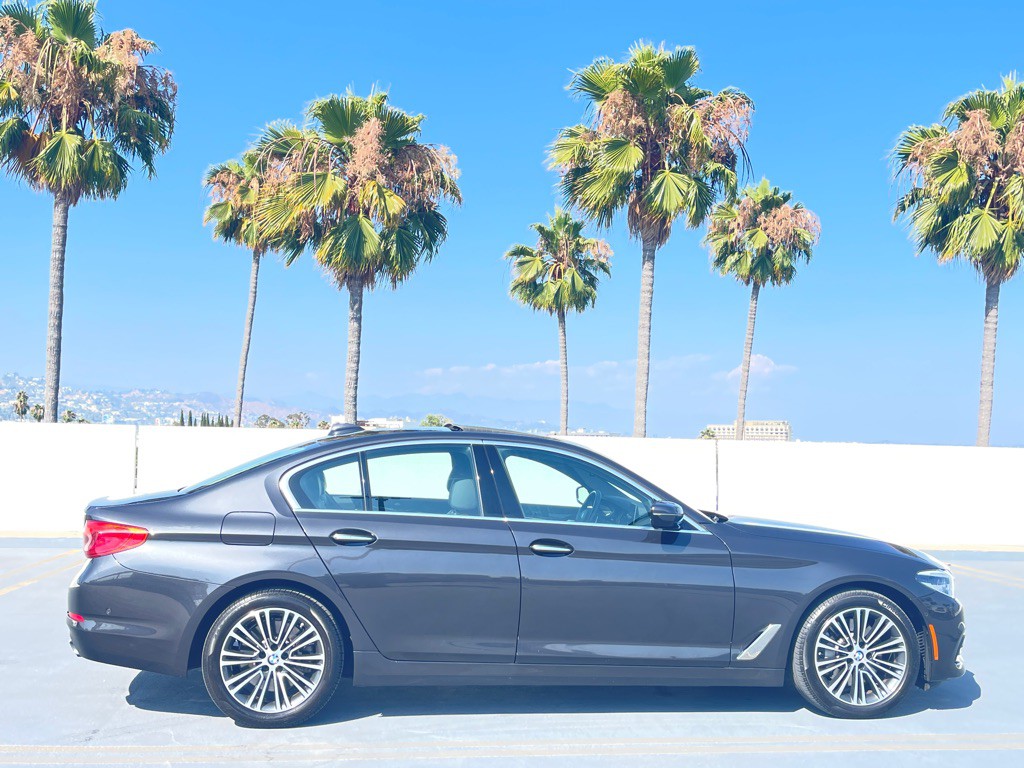 2017 BMW 5 Series Image 35