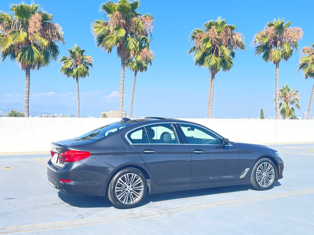 2017 BMW 5 Series Image 36