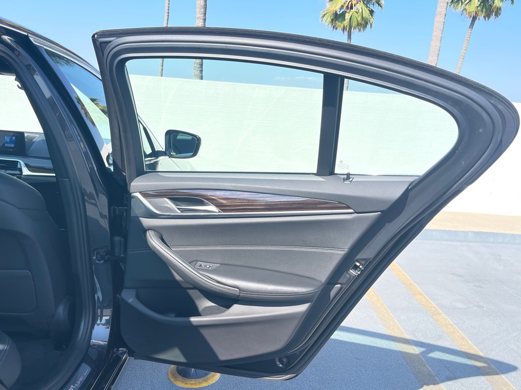2017 BMW 5 Series Image 45