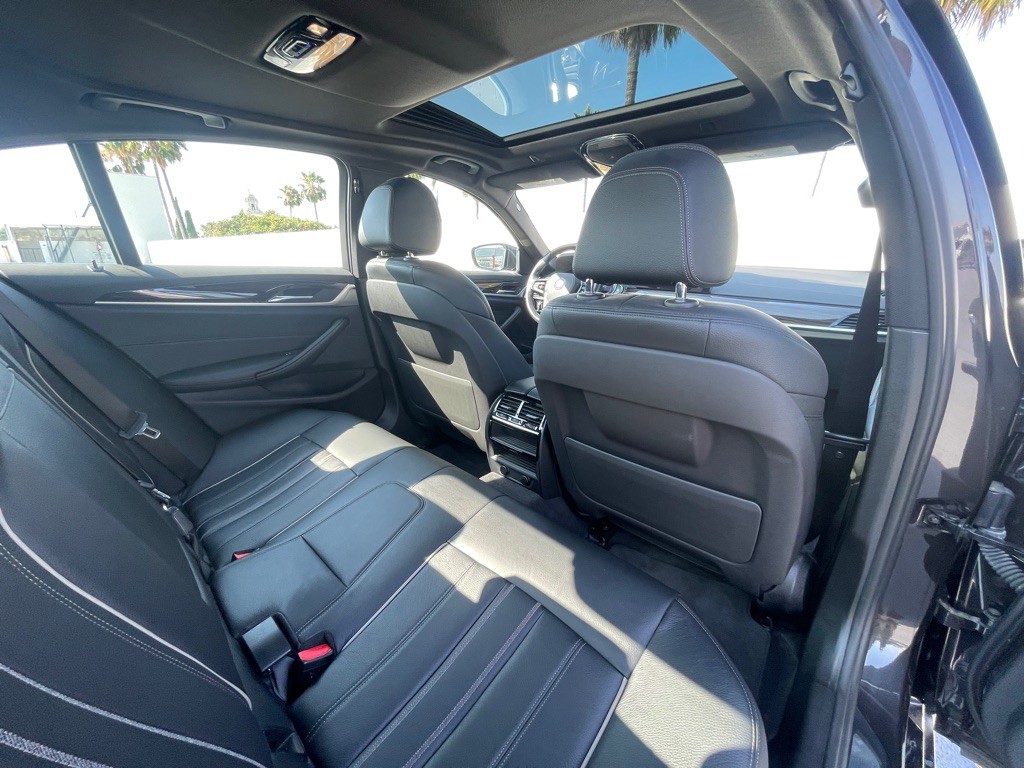 2017 BMW 5 Series Image 92