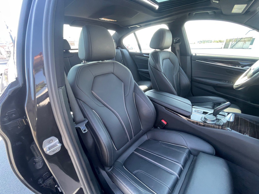 2017 BMW 5 Series Image 100