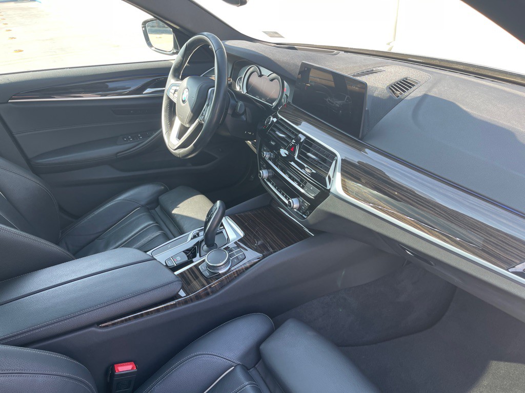 2017 BMW 5 Series Image 105
