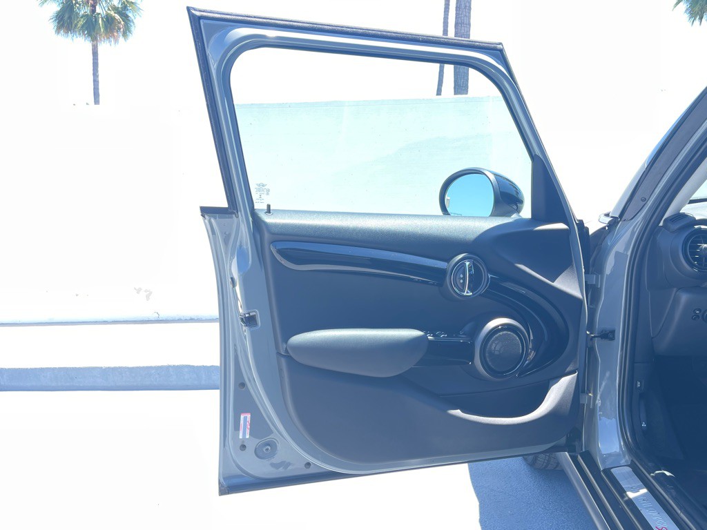 2018 MINI Cooper Image 38