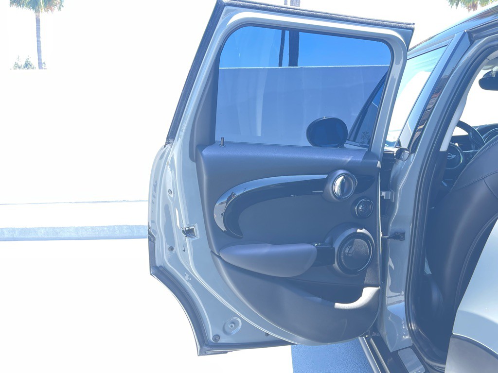 2018 MINI Cooper Image 39