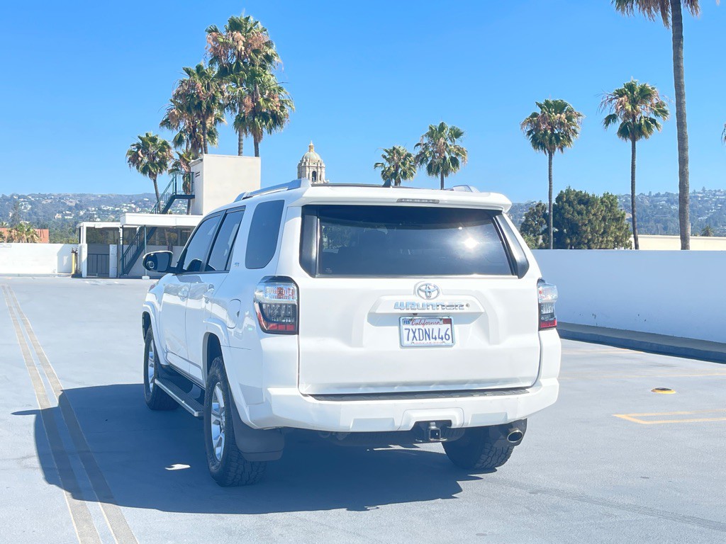 2017 Toyota 4Runner Image 9