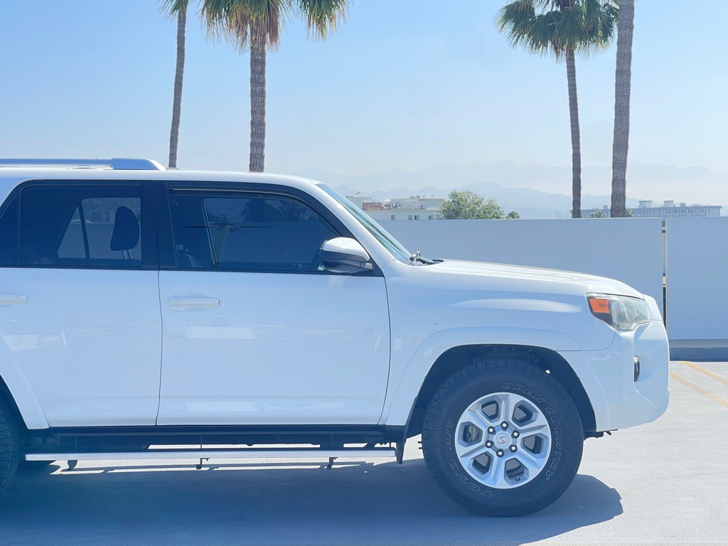 2017 Toyota 4Runner Image 27