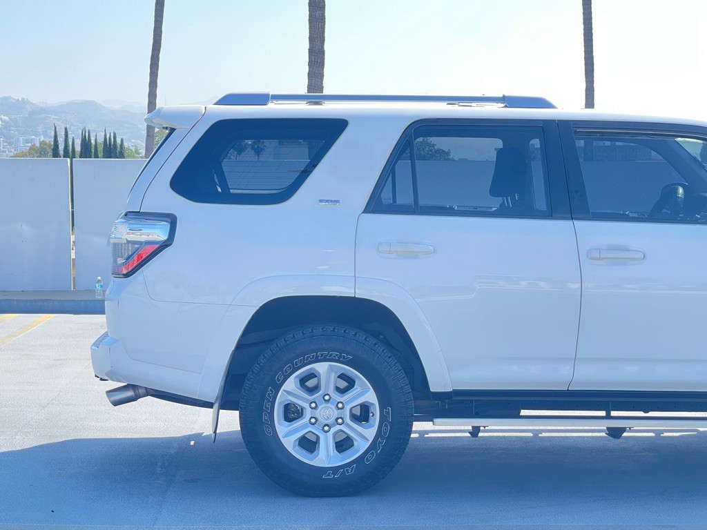 2017 Toyota 4Runner Image 28