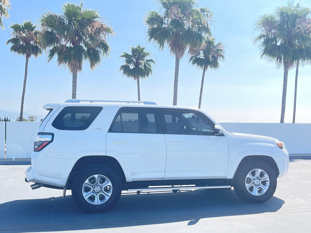 2017 Toyota 4Runner Image 35