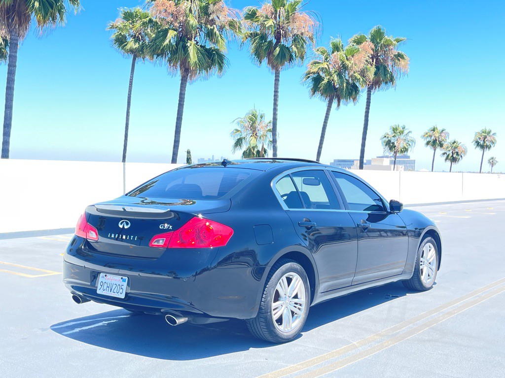 2013 INFINITI G37 Image 1