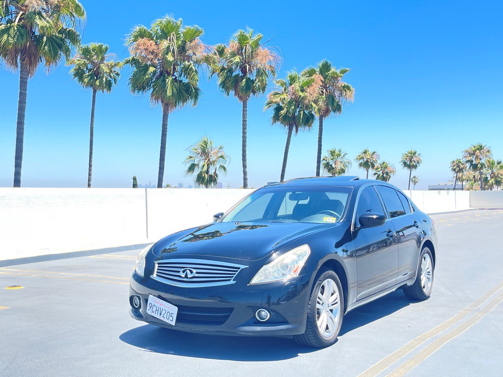 2013 INFINITI G37 Image 2