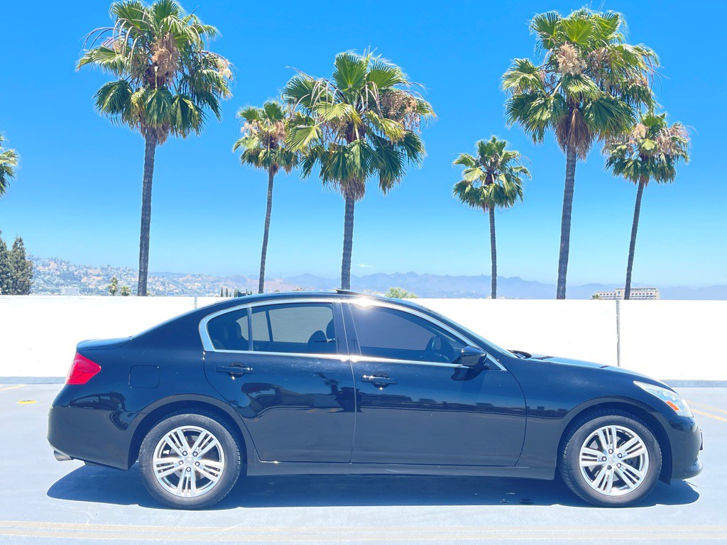 2013 INFINITI G37 Image 4