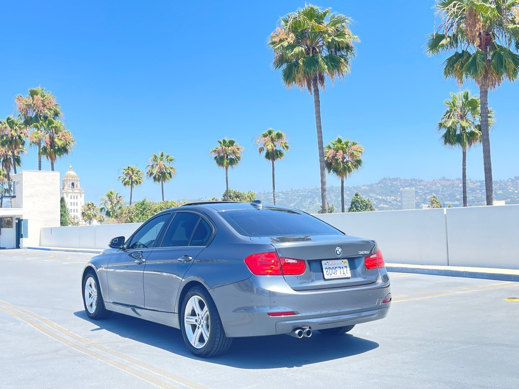 2015 BMW 3 Series Image 9