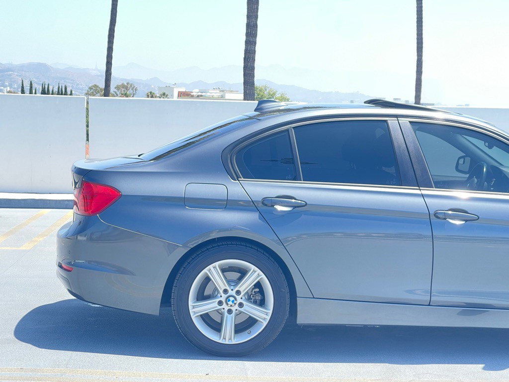 2015 BMW 3 Series Image 21