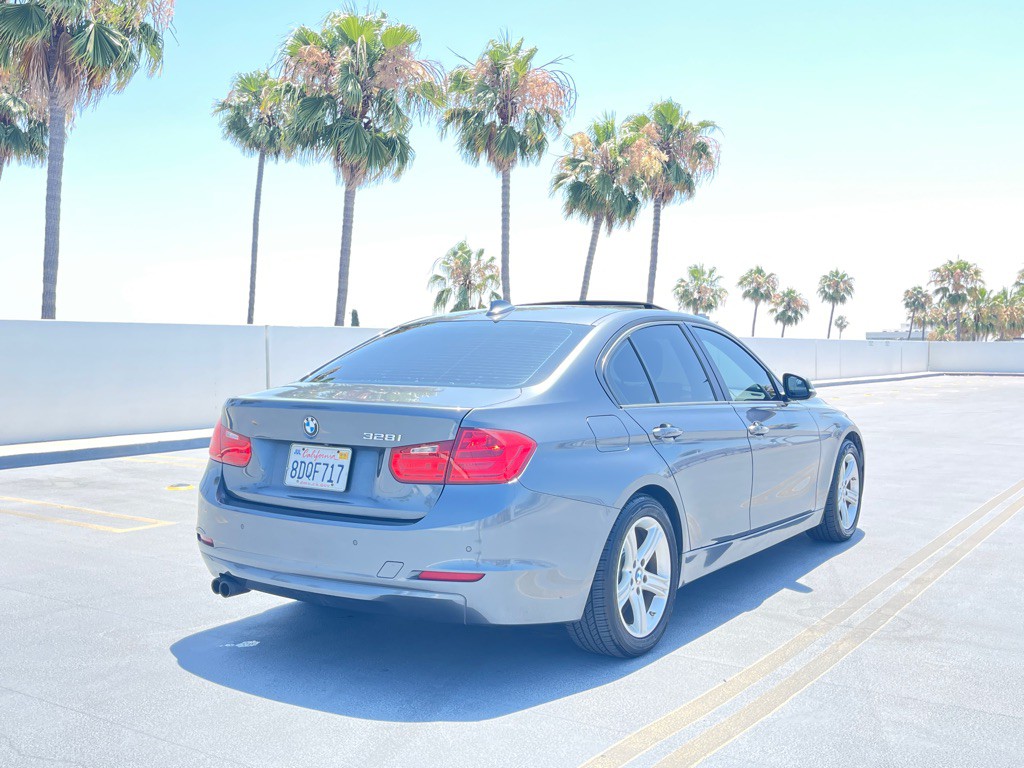 2015 BMW 3 Series Image 32