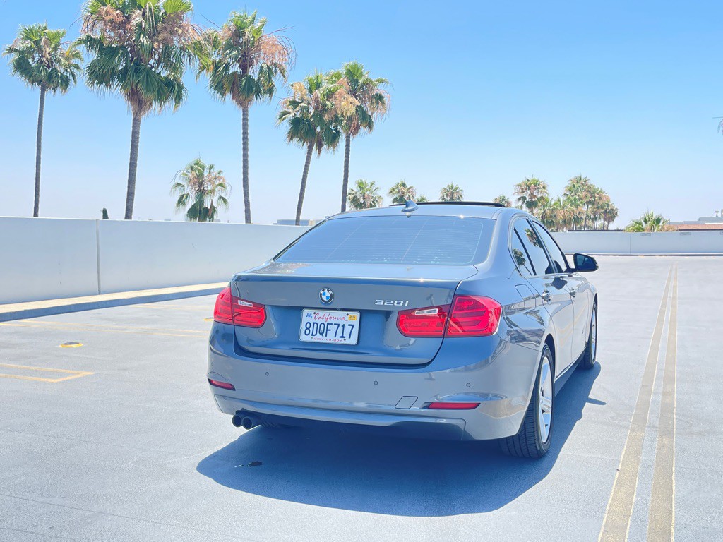 2015 BMW 3 Series Image 33
