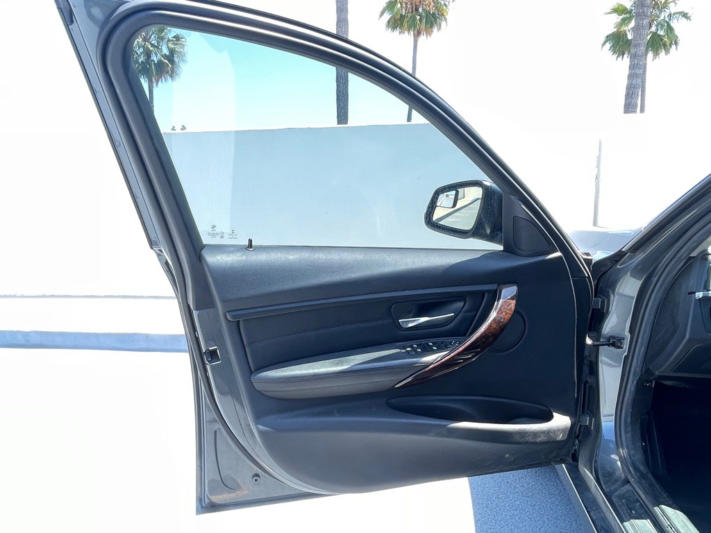 2015 BMW 3 Series Image 38