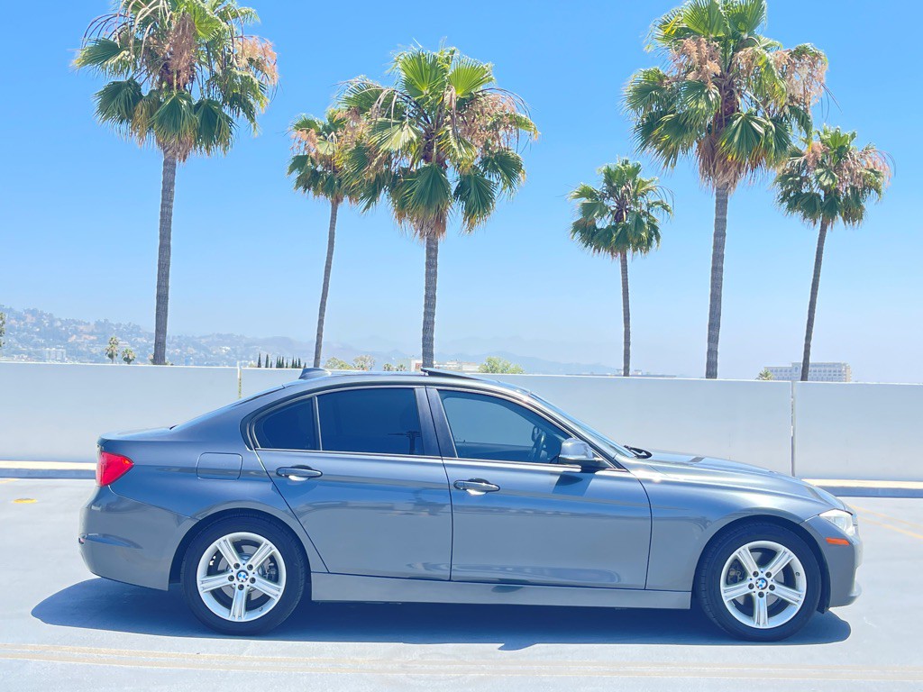 2015 BMW 3 Series Image 2