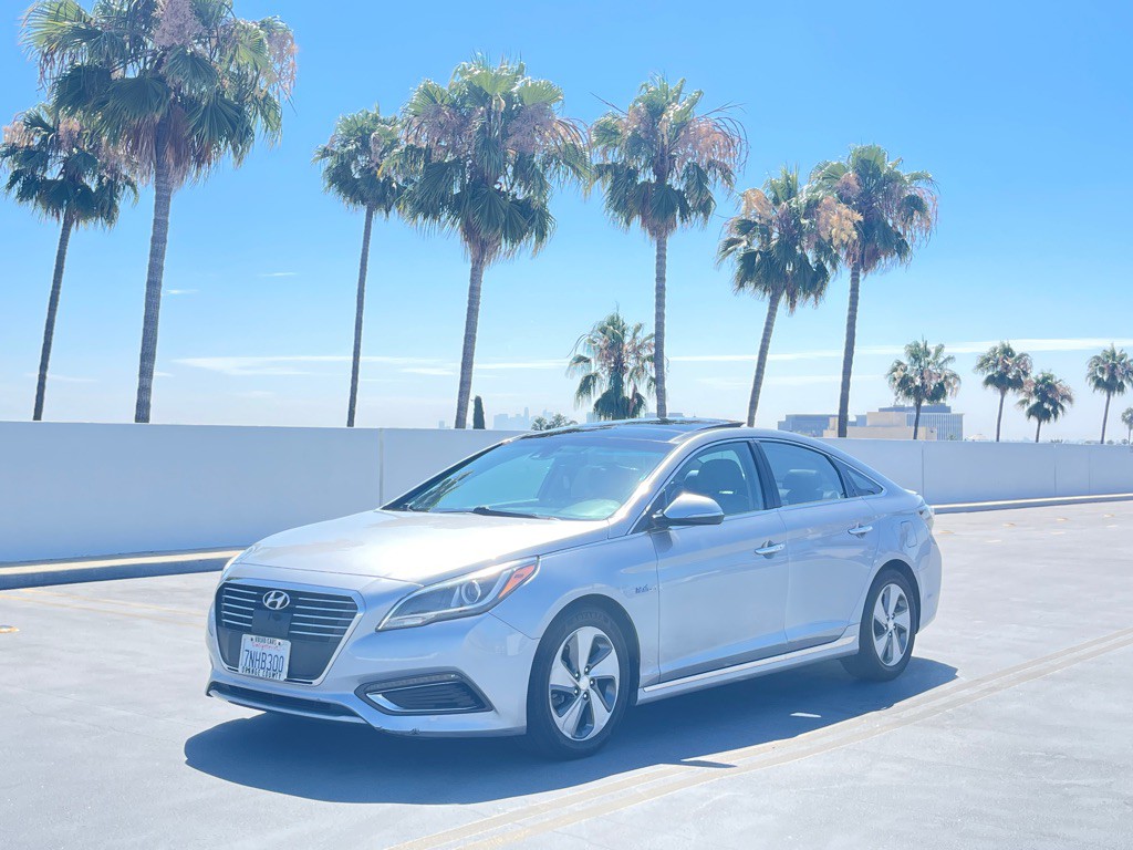 2016 Hyundai Sonata Image 2