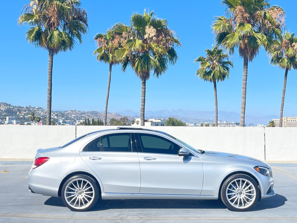 2017 Mercedes-Benz C-Class Image 3