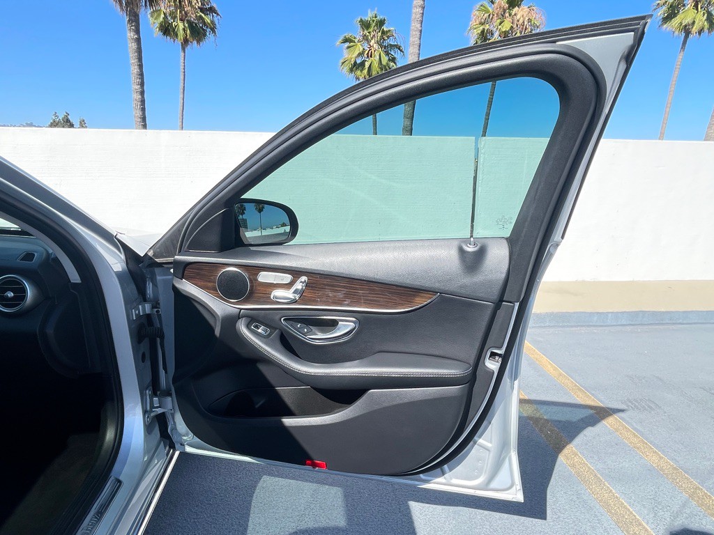 2017 Mercedes-Benz C-Class Image 42