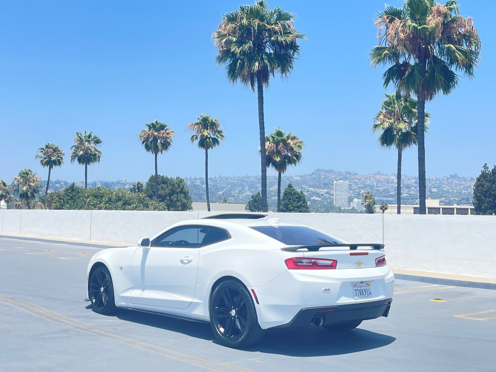 2016 Chevrolet Camaro Image 2