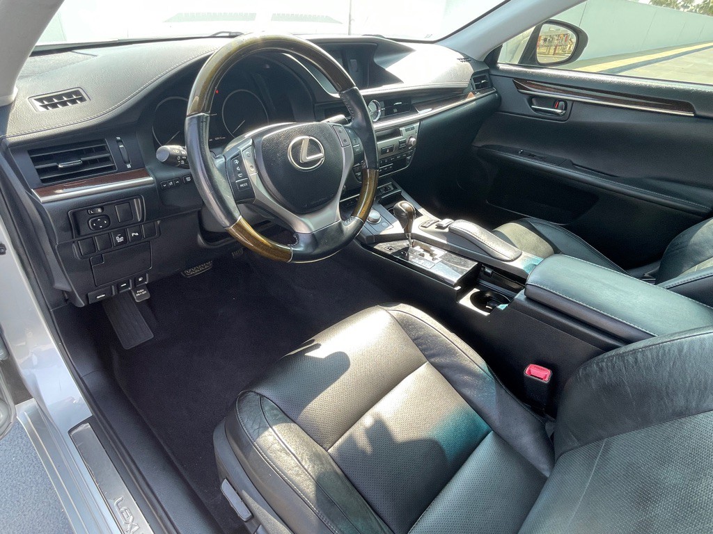 2013 Lexus ES Image 5