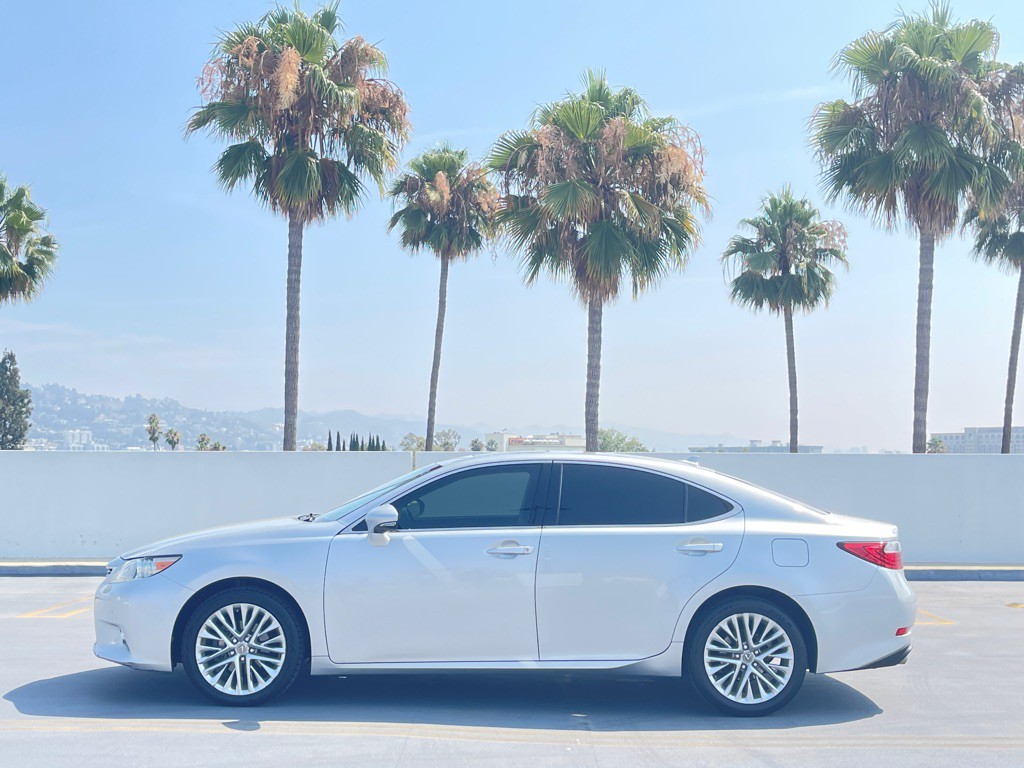 2013 Lexus ES Image 6
