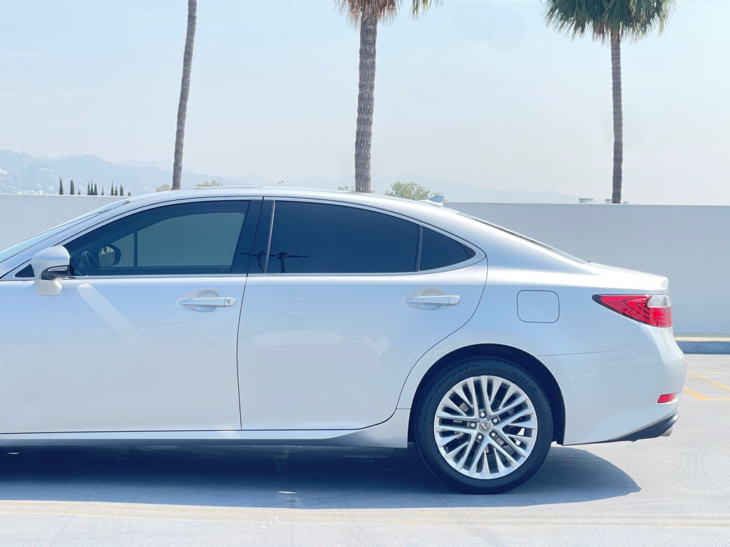 2013 Lexus ES Image 7