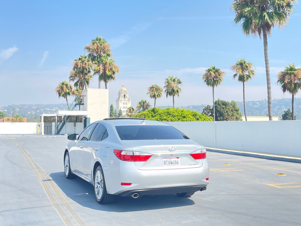 2013 Lexus ES Image 8