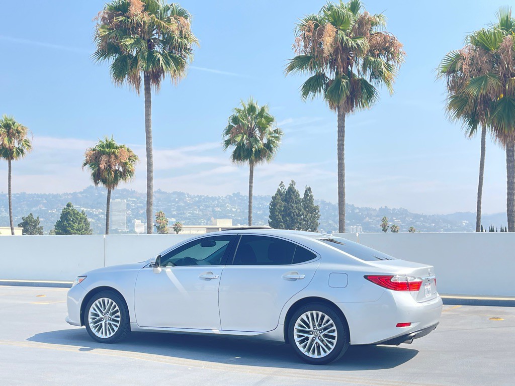 2013 Lexus ES Image 11