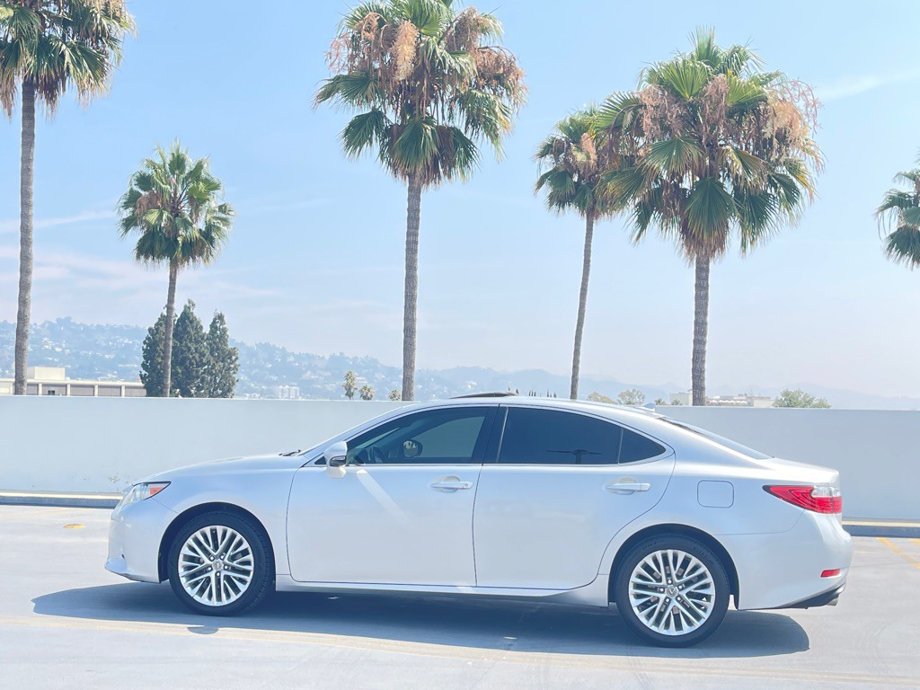 2013 Lexus ES Image 12