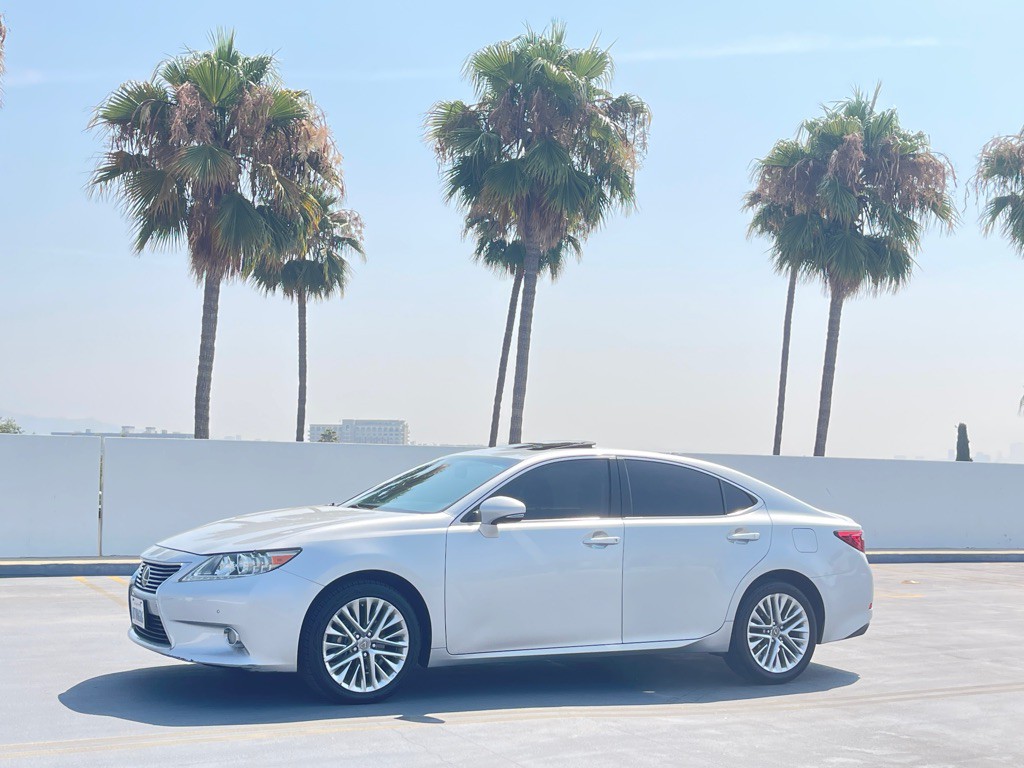 2013 Lexus ES Image 13