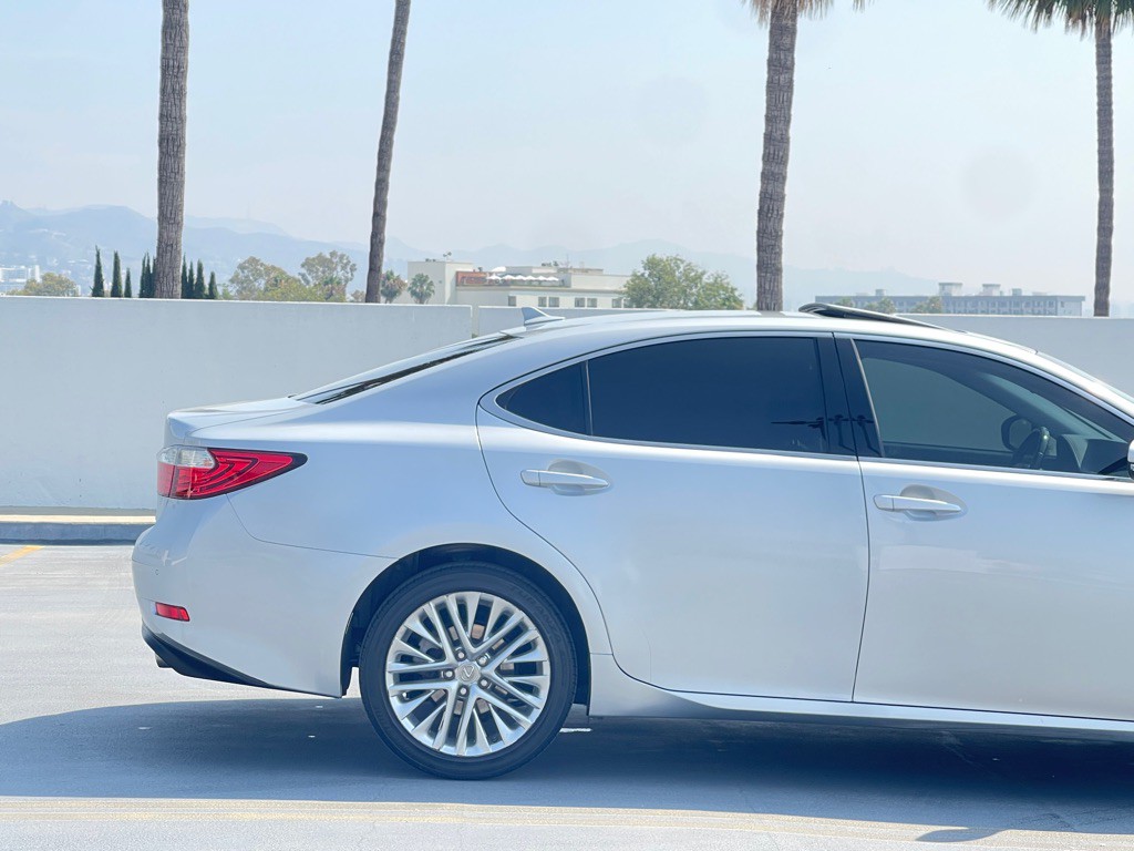 2013 Lexus ES Image 21