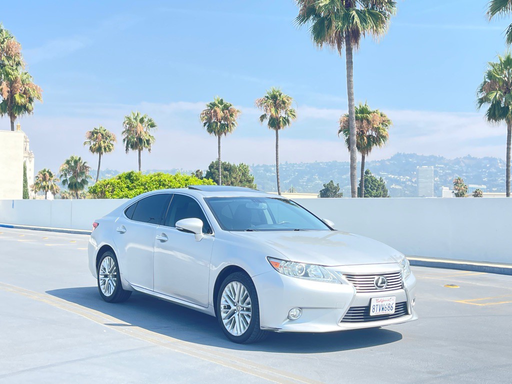 2013 Lexus ES Image 24