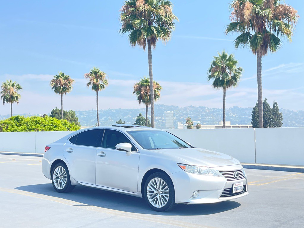 2013 Lexus ES Image 25