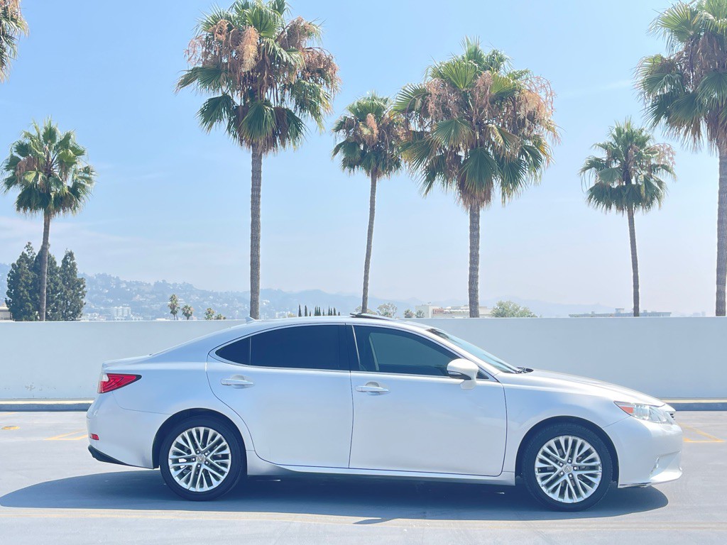 2013 Lexus ES Image 28