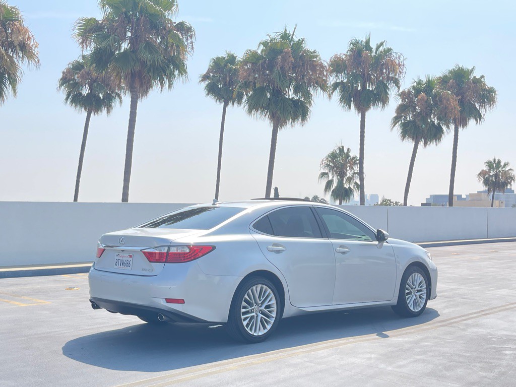 2013 Lexus ES Image 31