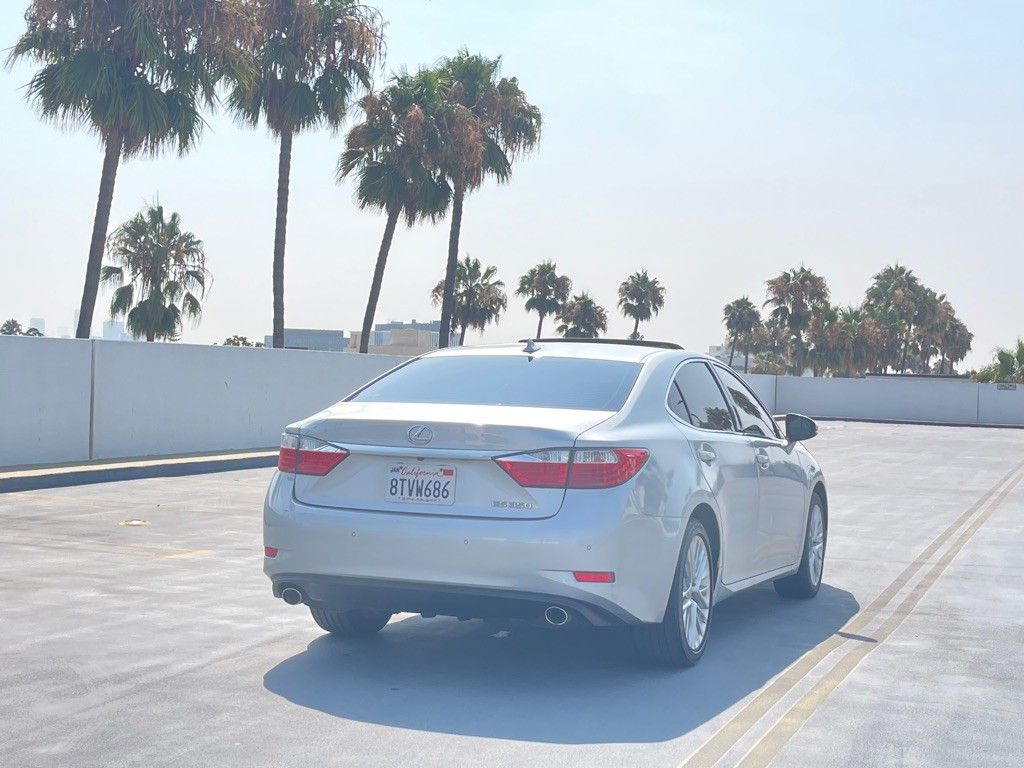 2013 Lexus ES Image 32