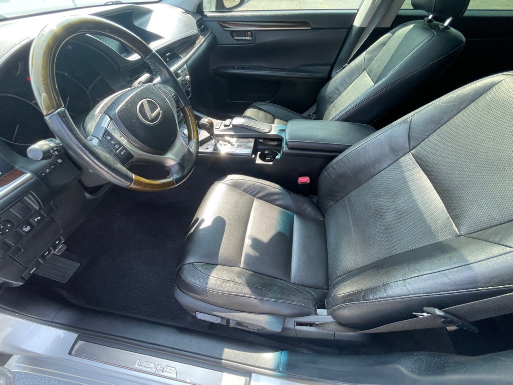 2013 Lexus ES Image 43