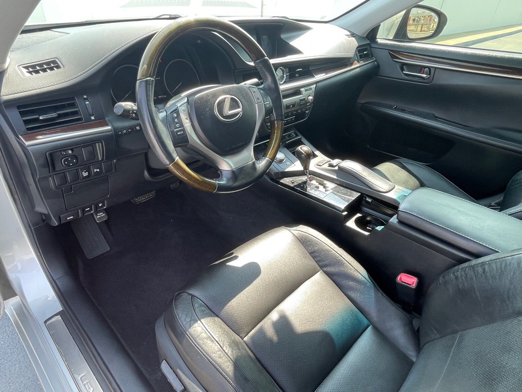 2013 Lexus ES Image 44