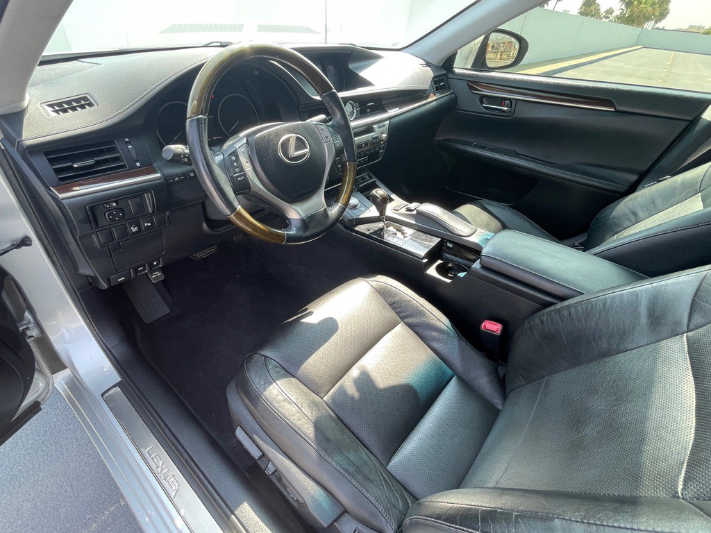 2013 Lexus ES Image 45