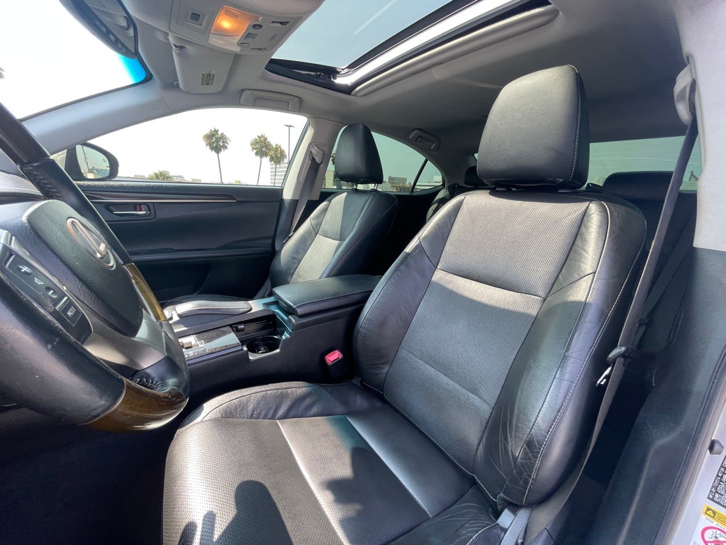 2013 Lexus ES Image 50