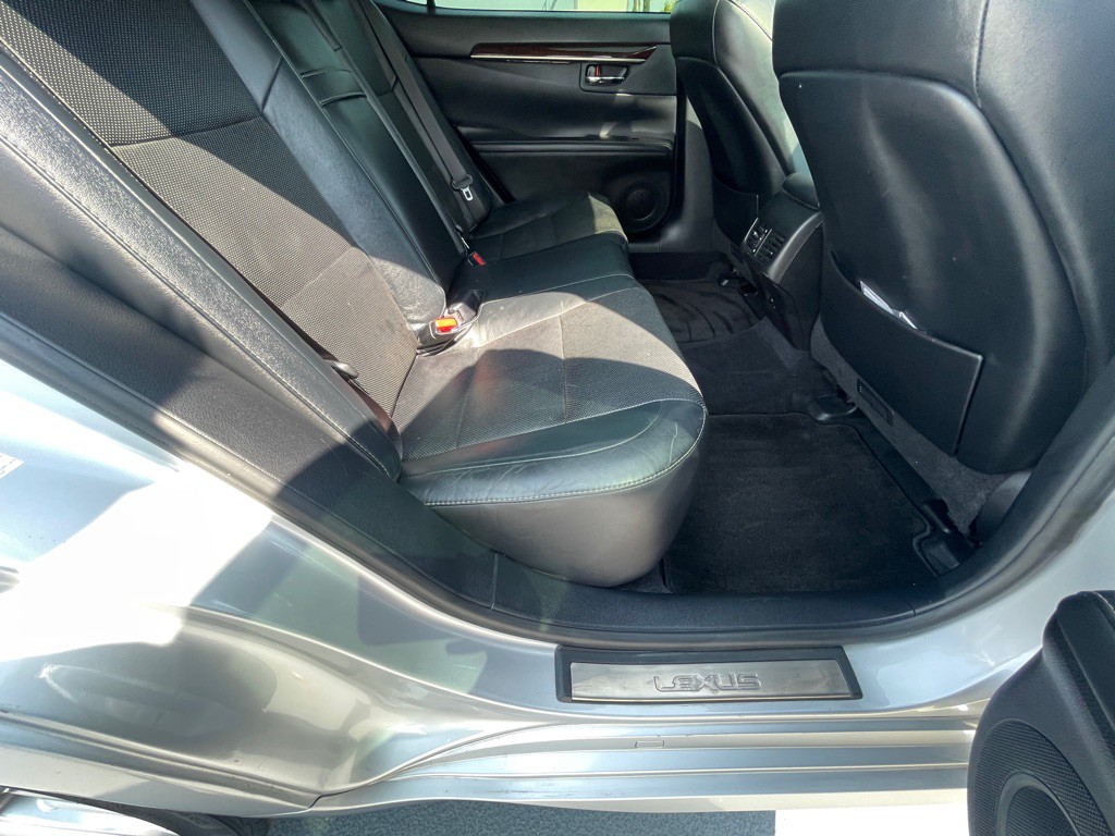 2013 Lexus ES Image 64