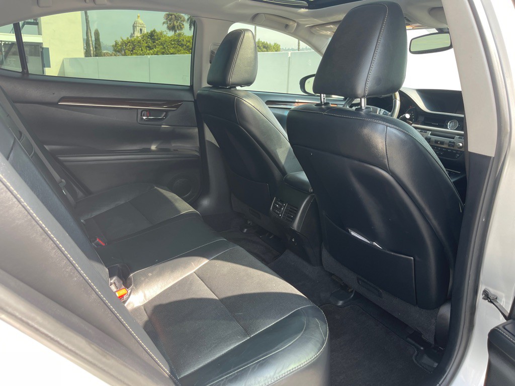 2013 Lexus ES Image 70
