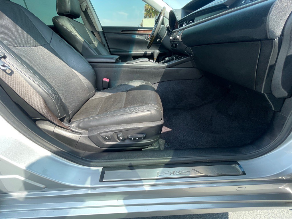 2013 Lexus ES Image 73