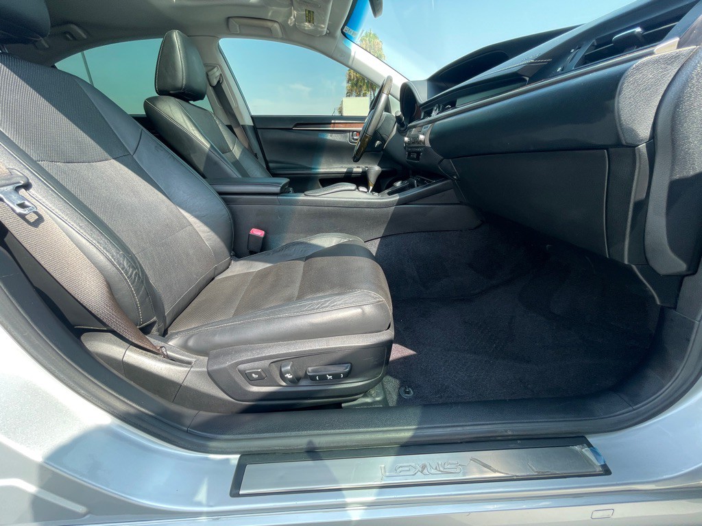2013 Lexus ES Image 74