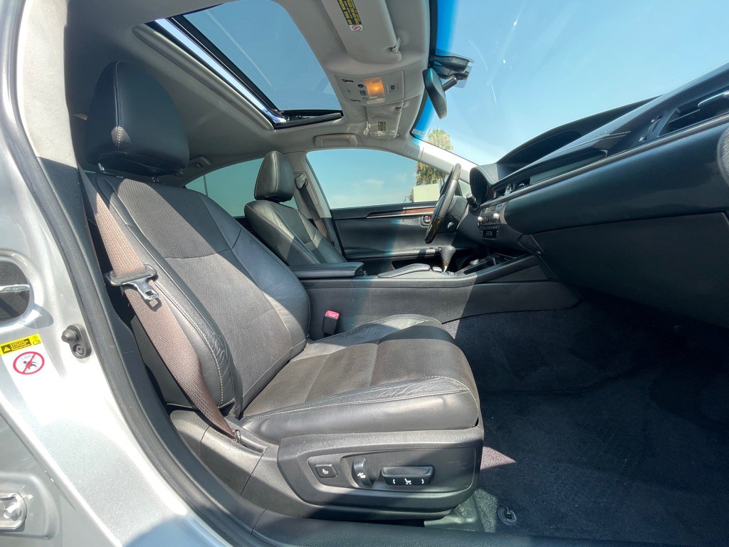 2013 Lexus ES Image 75