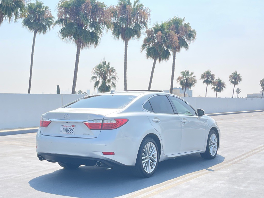 2013 Lexus ES Image 2