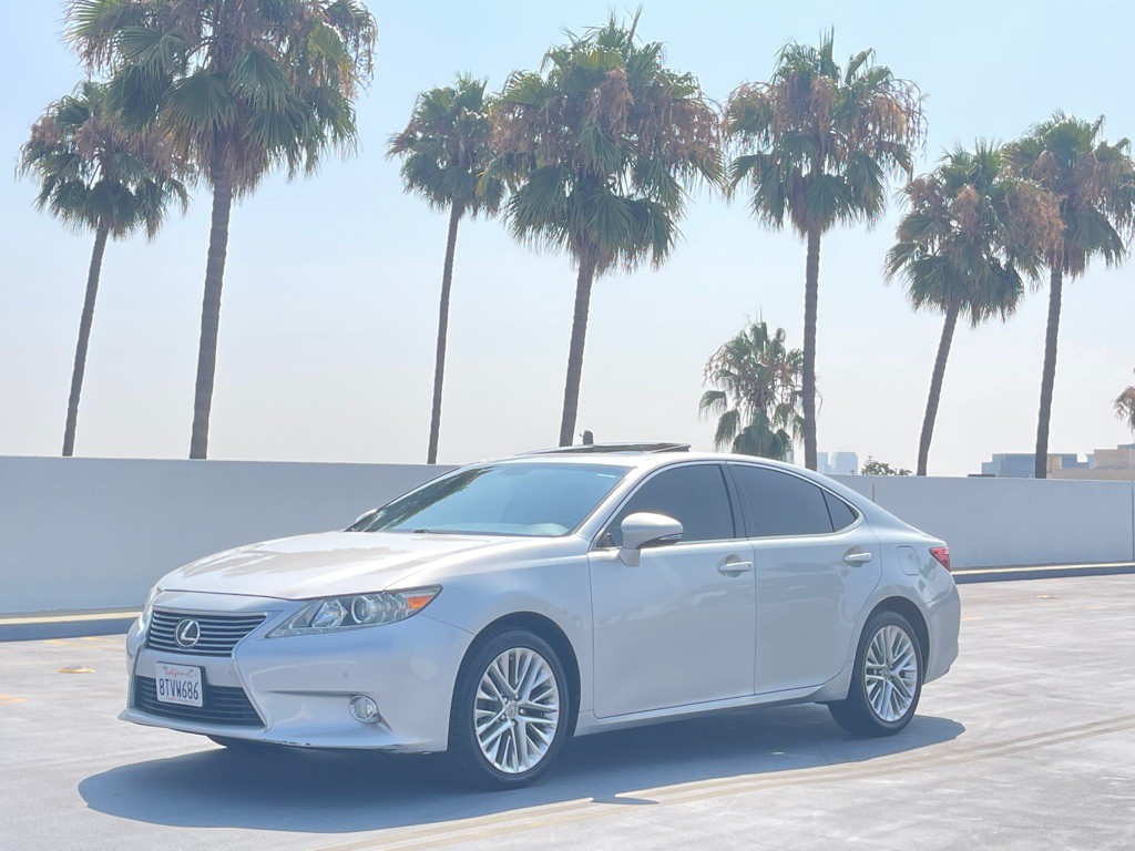 2013 Lexus ES Image 3