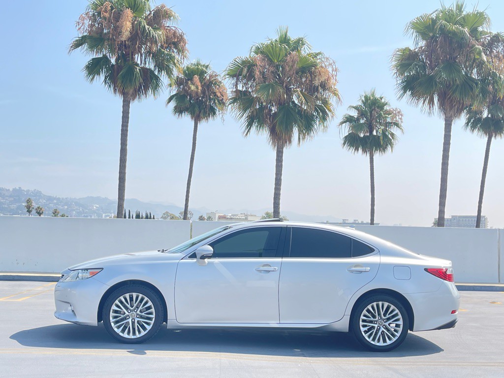 2013 Lexus ES Image 4
